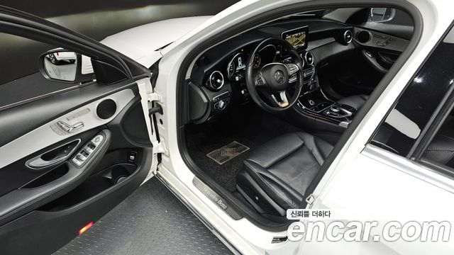 Mercedes-Benz C-Class 2018 — photo 11