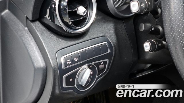 Mercedes-Benz C-Class 2018 — photo 14