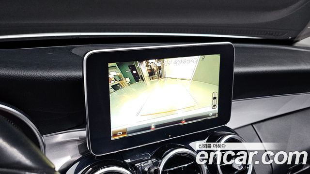 Mercedes-Benz C-Class 2018 — photo 16