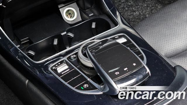 Mercedes-Benz C-Class 2018 — photo 20