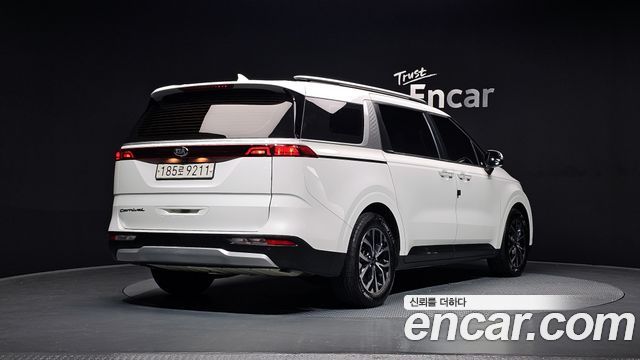 Kia Canival 2021 — photo 2