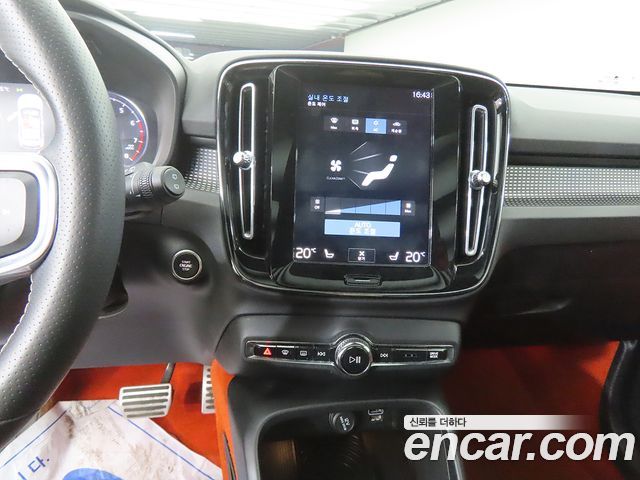 Volvo XC40 2019 — photo 10