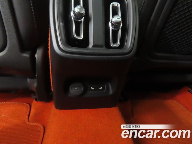 Volvo XC40 2019 — photo 15