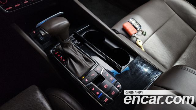 Kia K7 2016 — photo 9