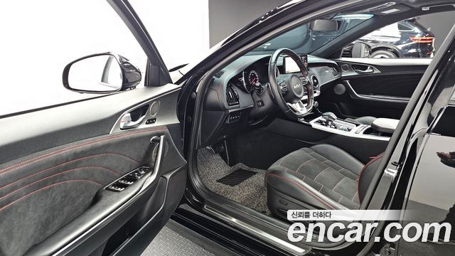Kia Stinger 2023 — photo 11