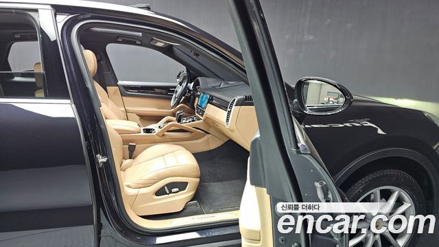 Porsche Cayenne 2019 — photo 11