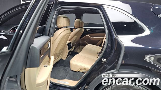 Porsche Cayenne 2019 — photo 12