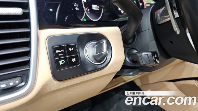Porsche Cayenne 2019 — photo 18
