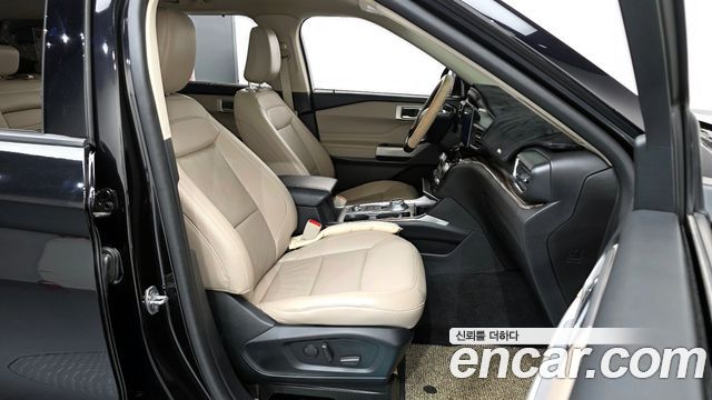 Ford Explorer 2021 — photo 11