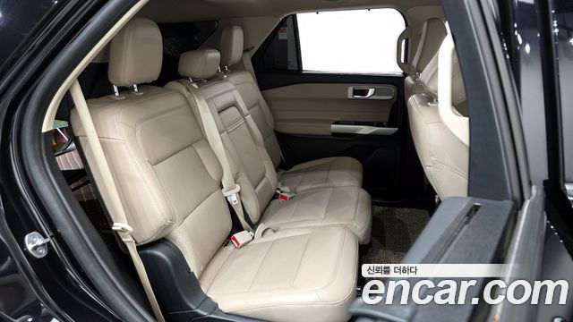 Ford Explorer 2021 — photo 12