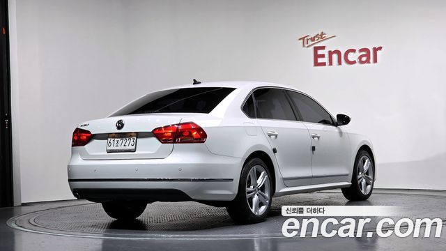 Volkswagen Passat 2013 — photo 2