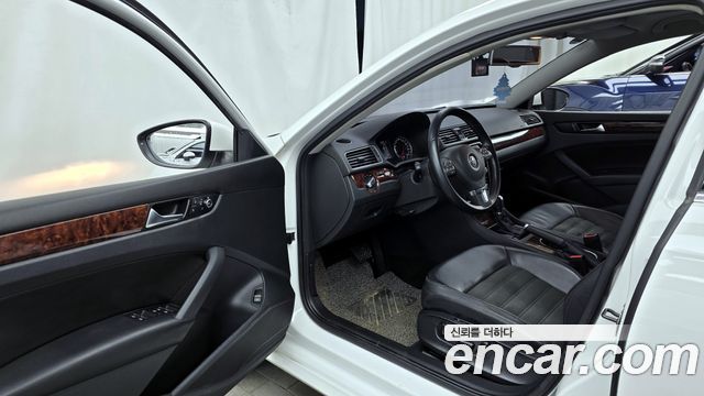 Volkswagen Passat 2013 — photo 10