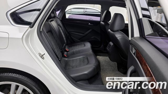 Volkswagen Passat 2013 — photo 12