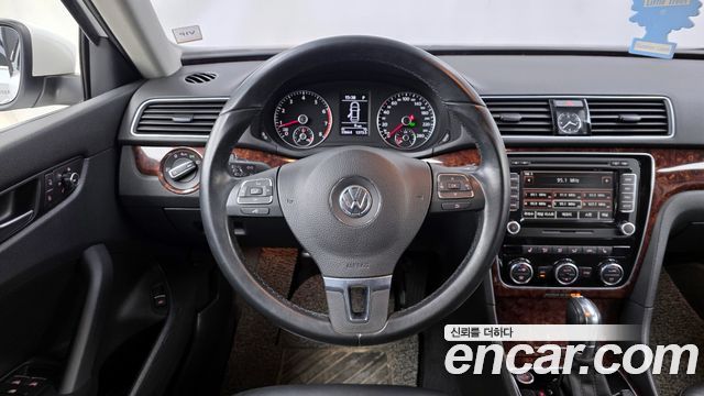 Volkswagen Passat 2013 — photo 13