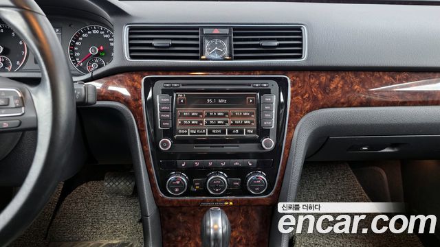 Volkswagen Passat 2013 — photo 14