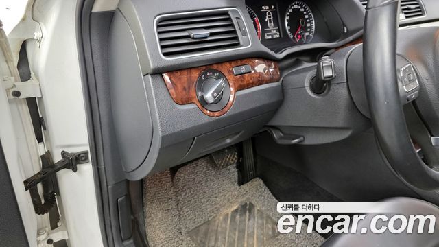 Volkswagen Passat 2013 — photo 16