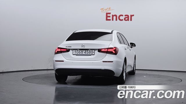 Mercedes-Benz A-Class 2020 — photo 4