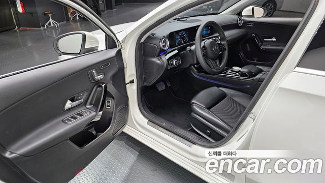 Mercedes-Benz A-Class 2020 — photo 10