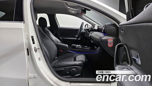 Mercedes-Benz A-Class 2020 — photo 11