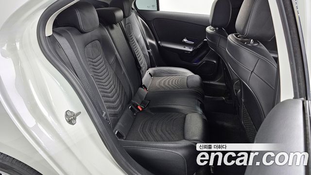 Mercedes-Benz A-Class 2020 — photo 12