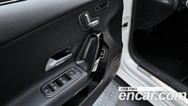 Mercedes-Benz A-Class 2020 — photo 18