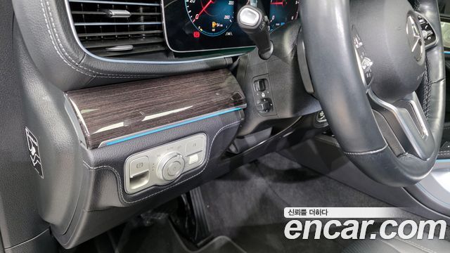 Mercedes-Benz GLE-Class 2023 — photo 15