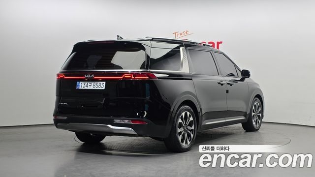 Kia Canival 2023 — photo 2