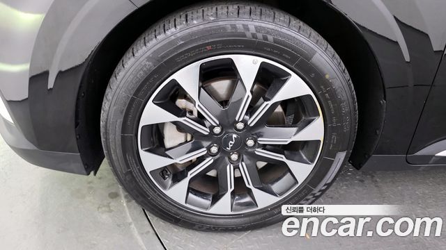 Kia Canival 2023 — photo 5
