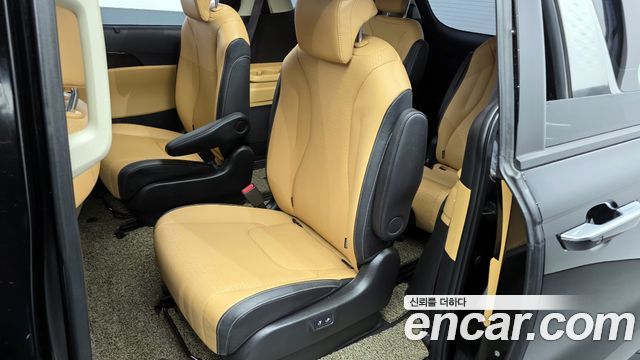 Kia Canival 2023 — photo 11