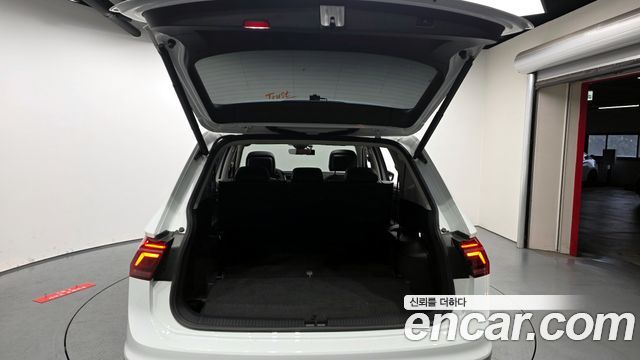Volkswagen Tiguan 2023 — photo 20