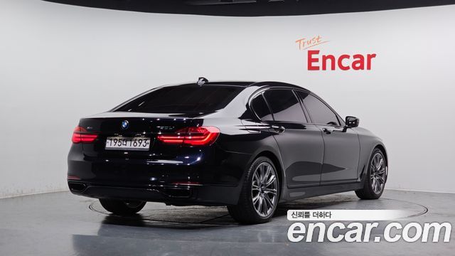 BMW 7-Series 2016 — photo 2