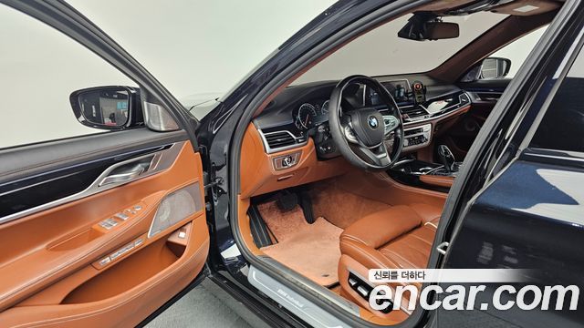 BMW 7-Series 2016 — photo 10