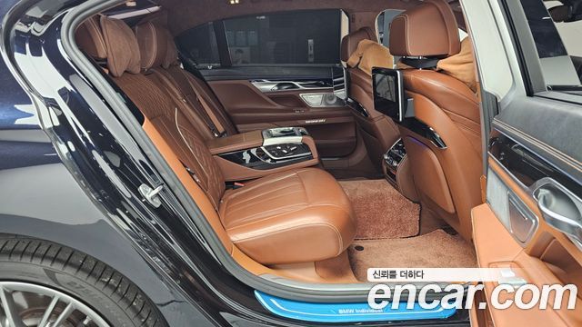 BMW 7-Series 2016 — photo 12