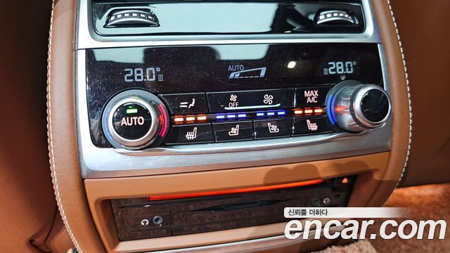 BMW 7-Series 2016 — photo 18