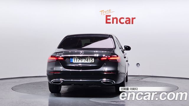 Mercedes-Benz E-Class 2021 — photo 4