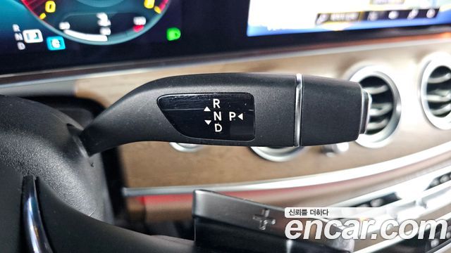 Mercedes-Benz E-Class 2021 — photo 9
