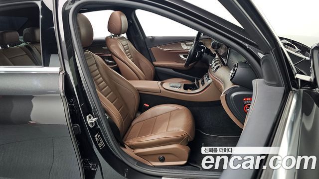 Mercedes-Benz E-Class 2021 — photo 10