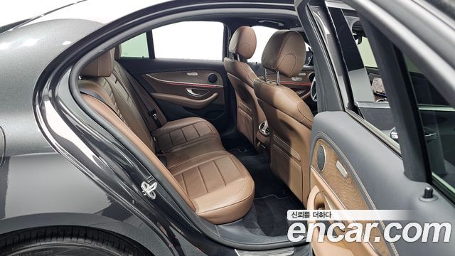 Mercedes-Benz E-Class 2021 — photo 11