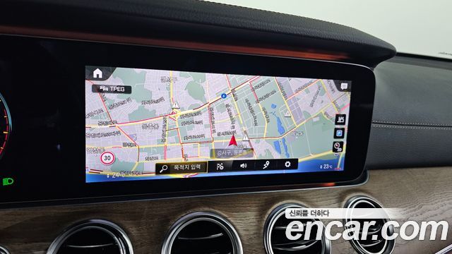 Mercedes-Benz E-Class 2021 — photo 14