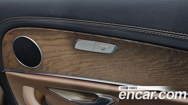 Mercedes-Benz E-Class 2021 — photo 19