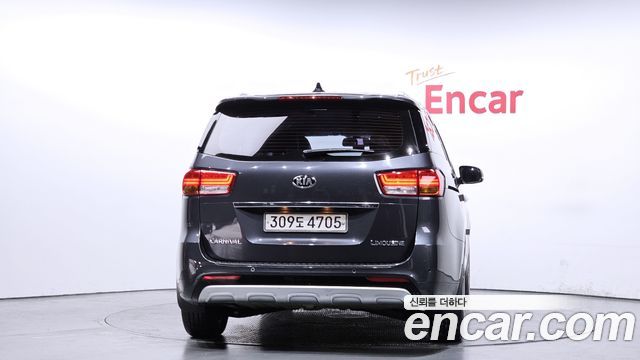 Kia Canival 2016 — photo 4