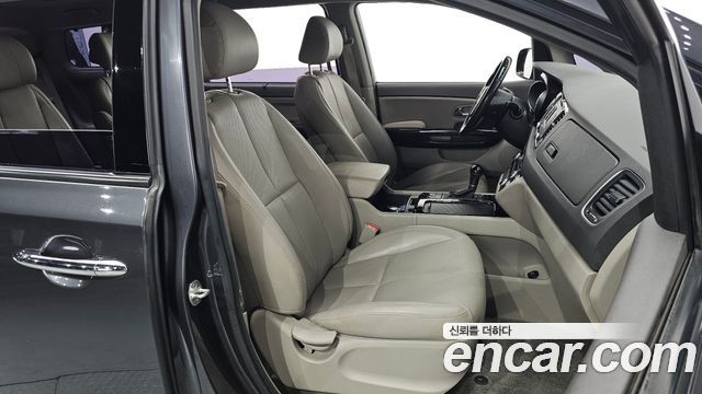 Kia Canival 2016 — photo 10