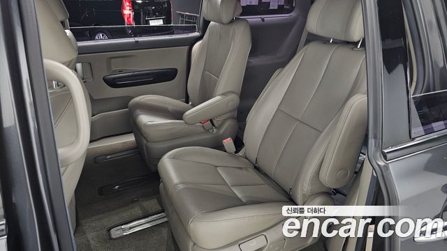 Kia Canival 2016 — photo 12