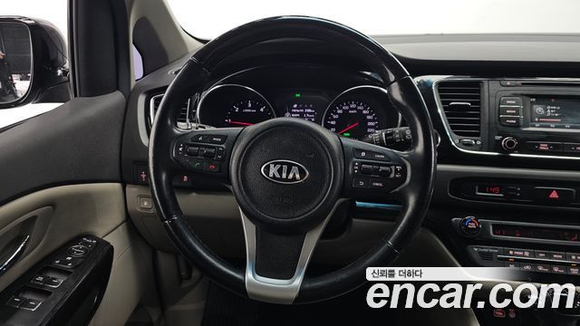 Kia Canival 2016 — photo 13