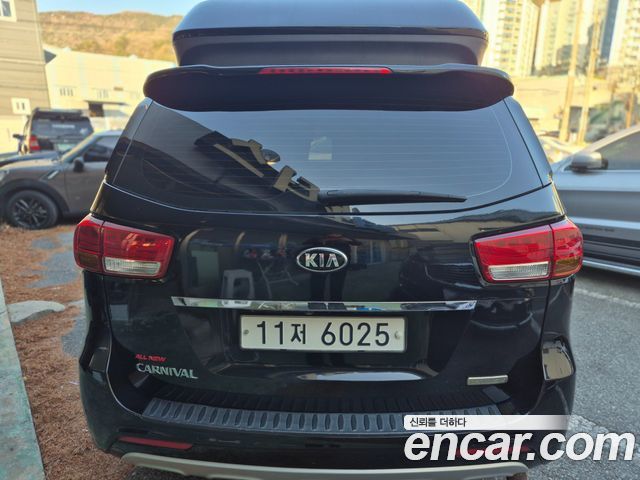 Kia Canival 2016 — photo 4