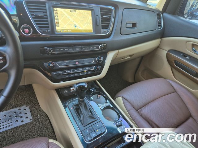 Kia Canival 2016 — photo 11