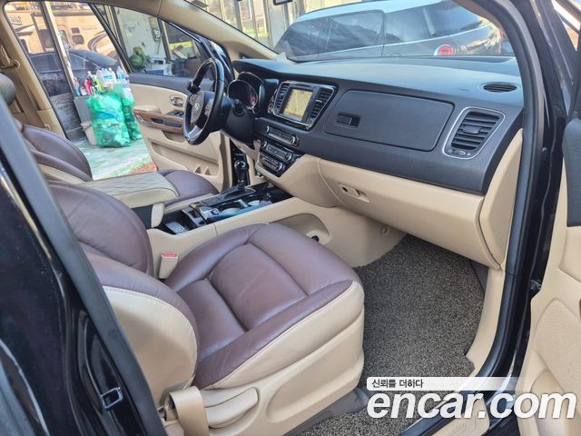 Kia Canival 2016 — photo 17