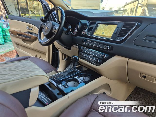 Kia Canival 2016 — photo 18