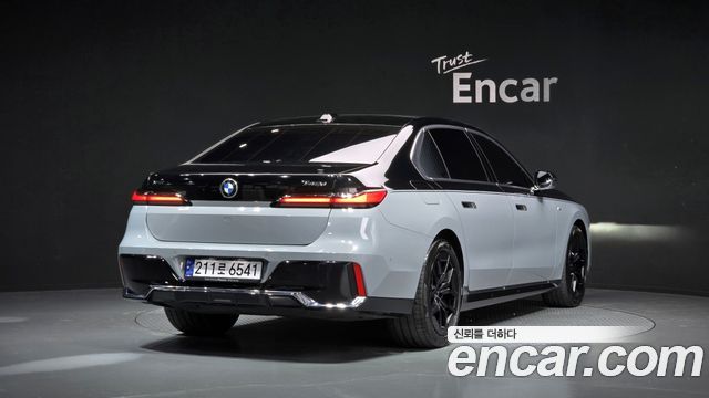 BMW 7-Series 2025 — photo 2