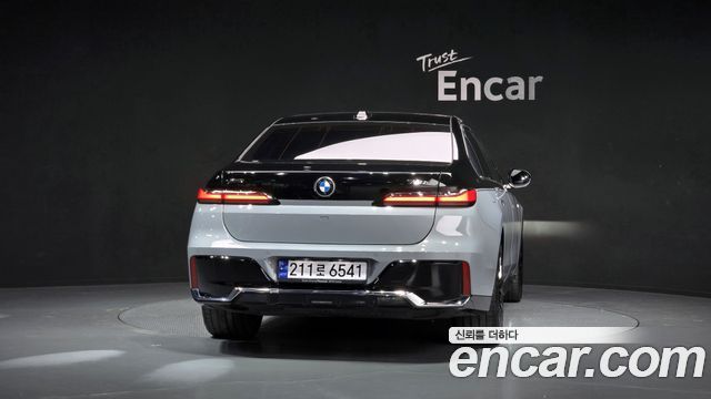 BMW 7-Series 2025 — photo 4